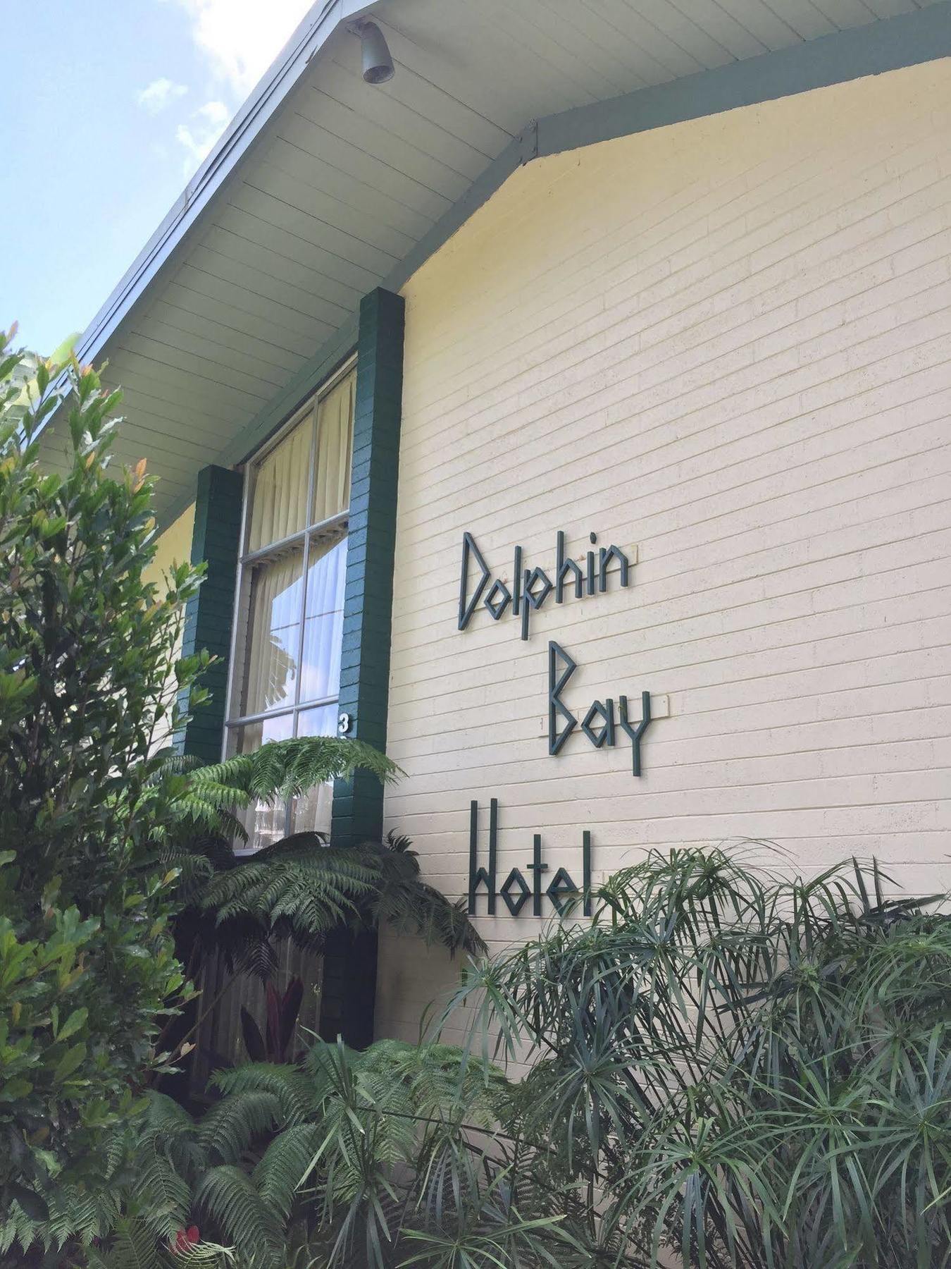 Dolphin Bay Hotel Hilo Extérieur photo