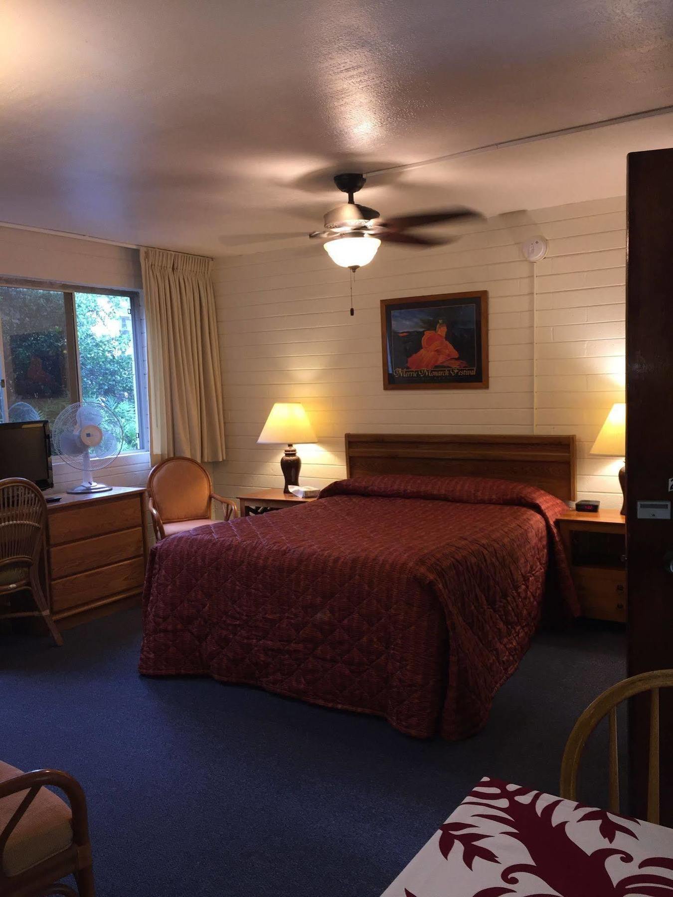 Dolphin Bay Hotel Hilo Extérieur photo