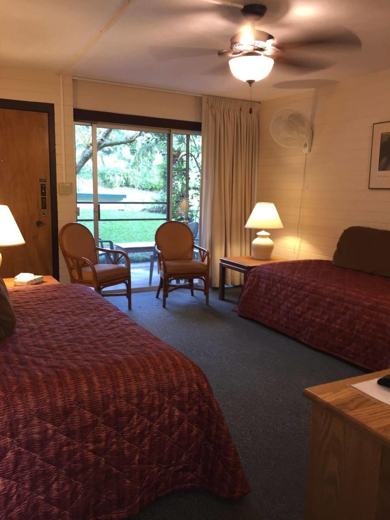 Dolphin Bay Hotel Hilo Extérieur photo
