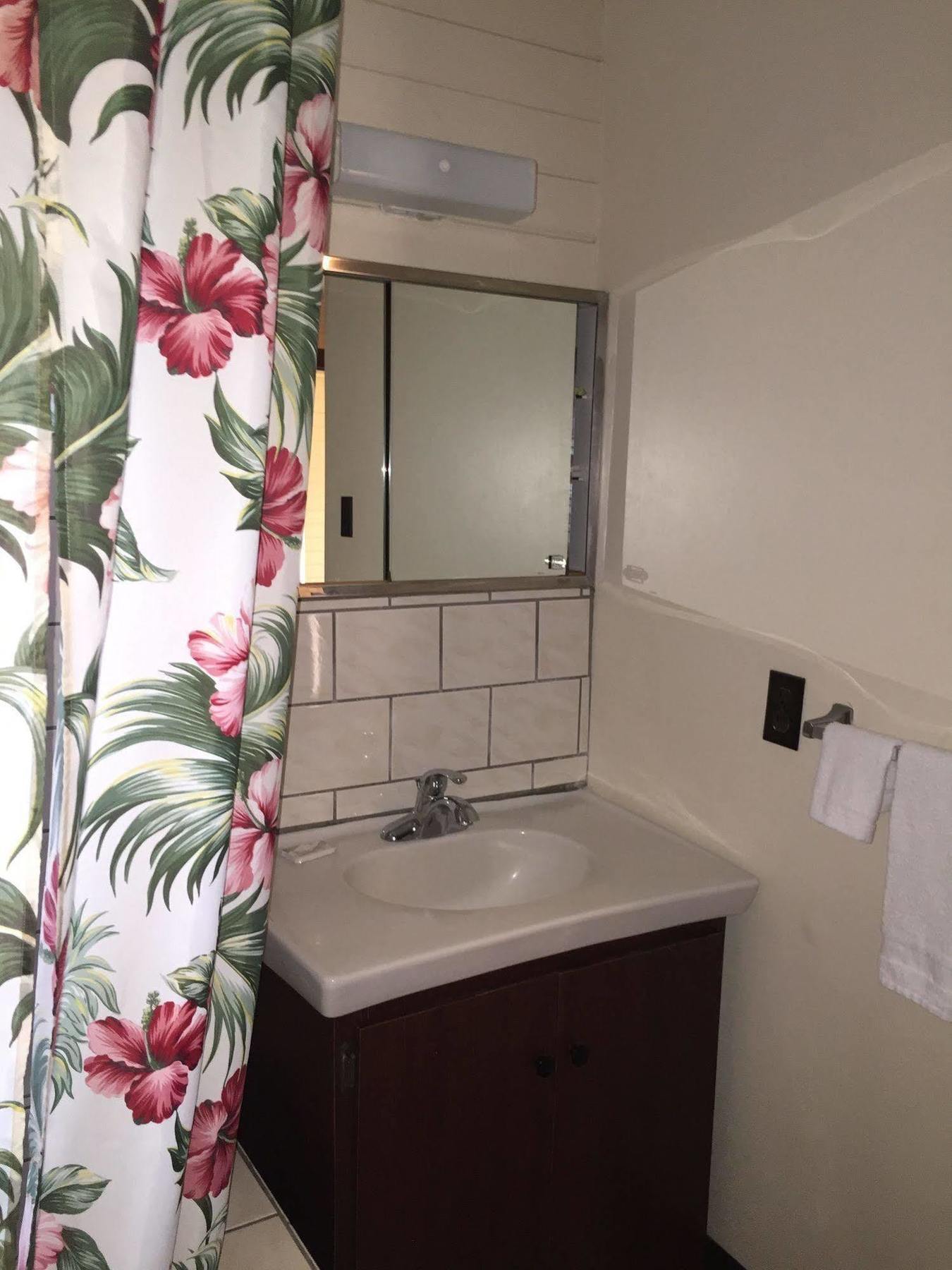 Dolphin Bay Hotel Hilo Extérieur photo