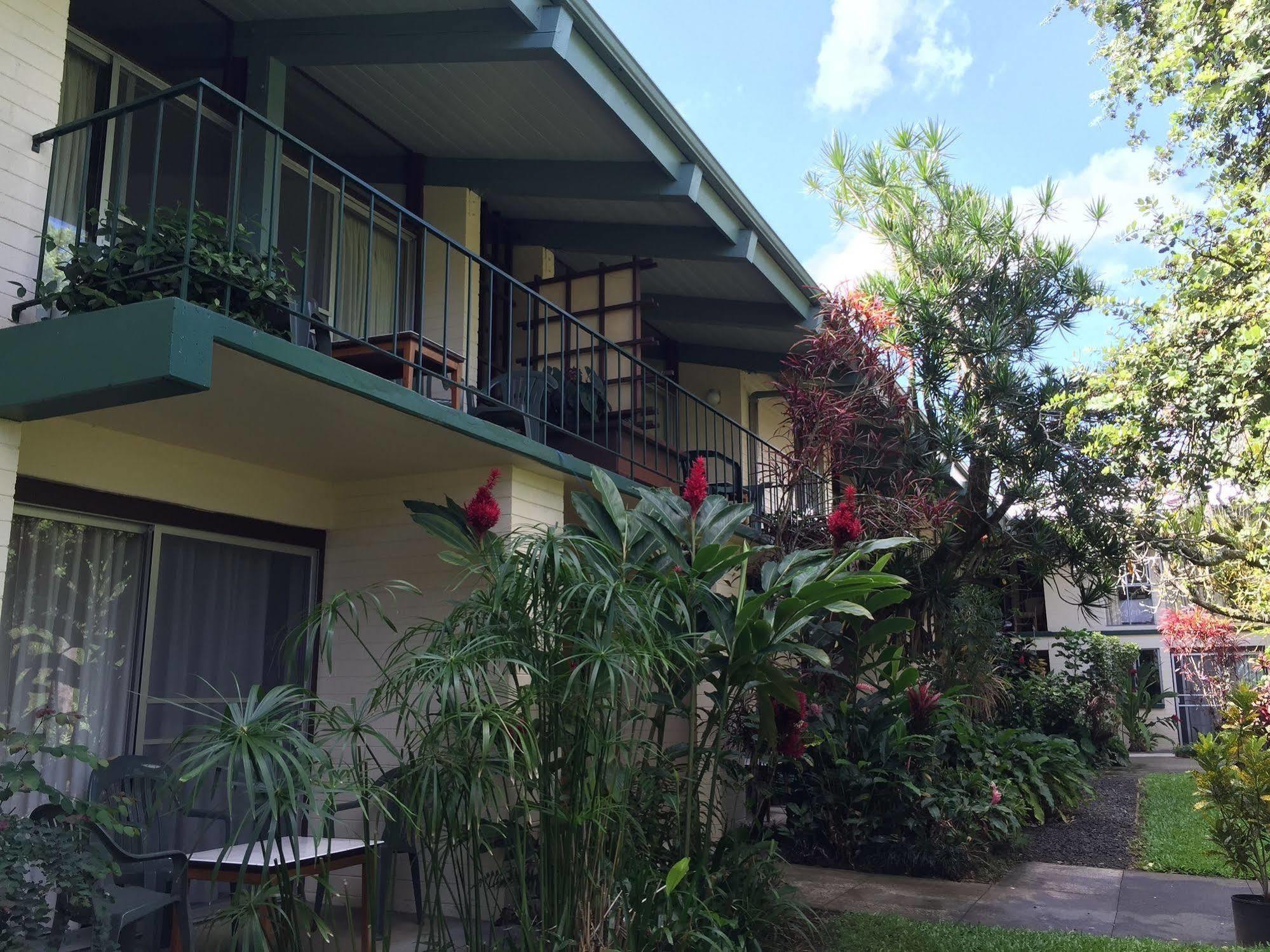 Dolphin Bay Hotel Hilo Extérieur photo