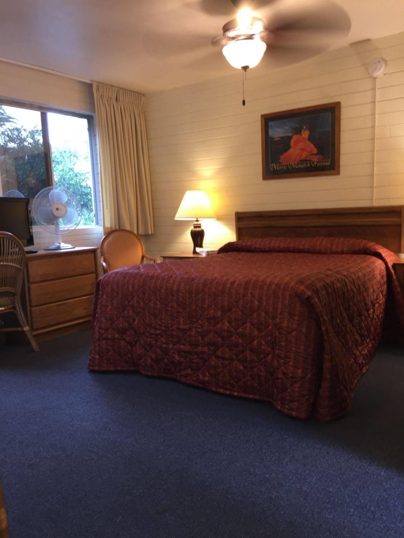 Dolphin Bay Hotel Hilo Extérieur photo